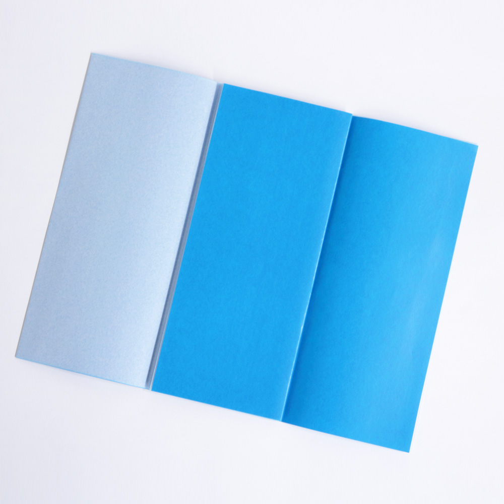 Clover: 雙面過底紙(藍色) 70cm X 27cm