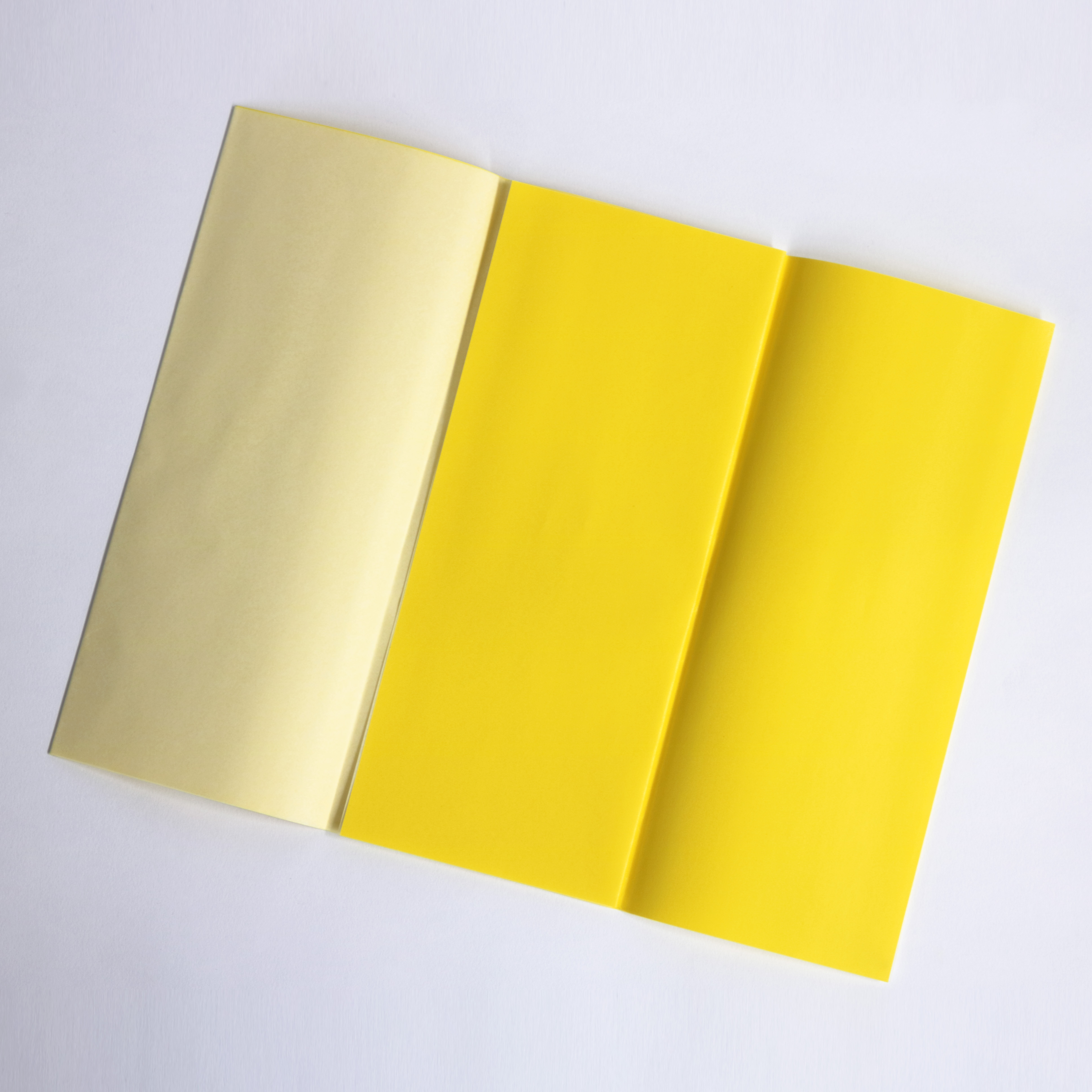 Clover:雙面過底紙(黃色) 70cm X 27cm